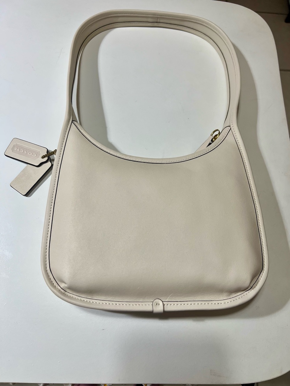 Coach Curve Zip in chalk - Picture 4 of 11